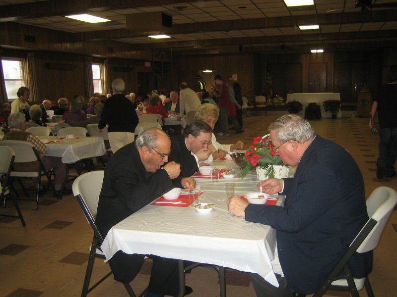 051218_senior_dinner_041.jpg