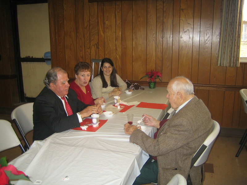 051218_senior_dinner_056.jpg